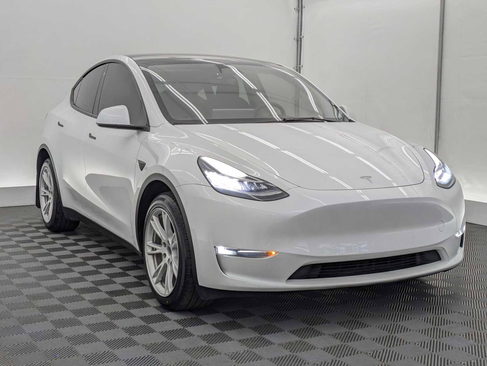 Used 2023 Tesla Model Y Long Range image 8
