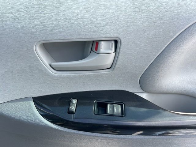 Used 2011 Toyota Sienna LE w/ Towing Pkg image 31