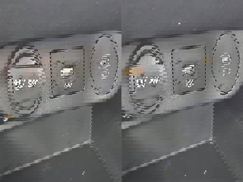 Used 2024 Hyundai Elantra SEL image 25