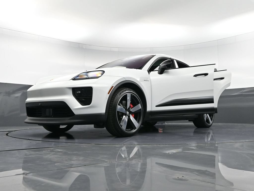 Certified 2025 Porsche Macan 4S Electric AWD/4WD image 41