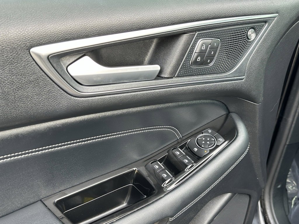 Used 2019 Ford Edge Titanium w/ Equipment Group 301A image 17