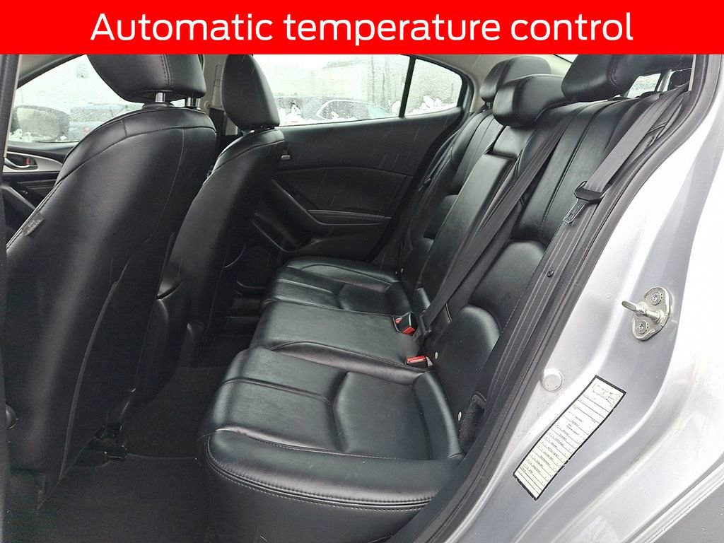 Used 2018 MAZDA MAZDA3 Touring image 10