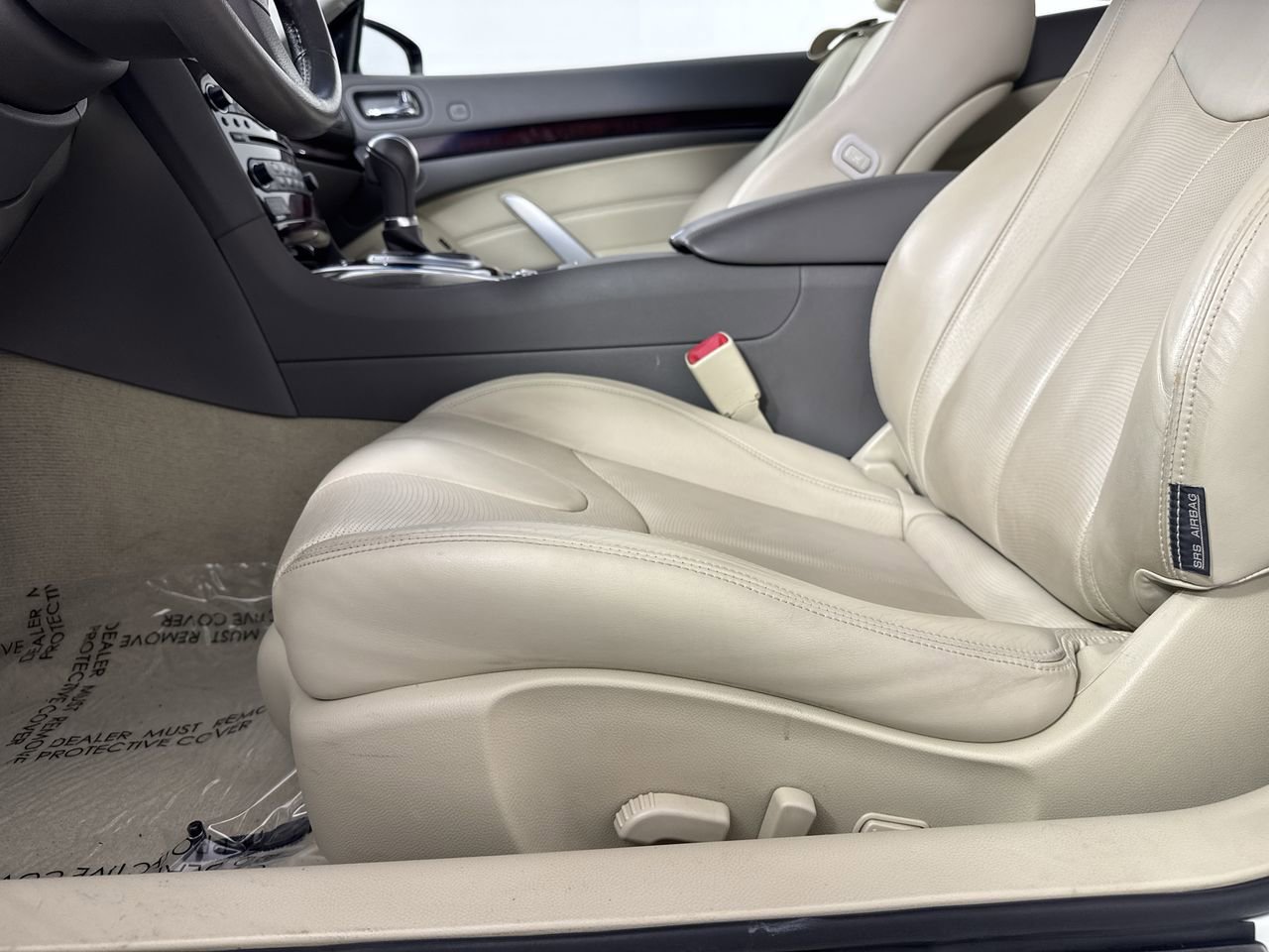 Used 2015 INFINITI Q60 Convertible w/ Premium Package RWD image 24