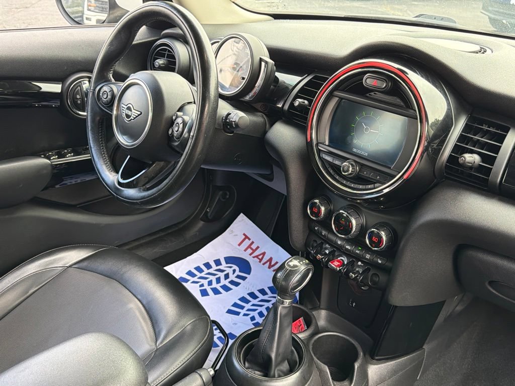 Used 2019 MINI Cooper 4-Door Hardtop FWD image 17