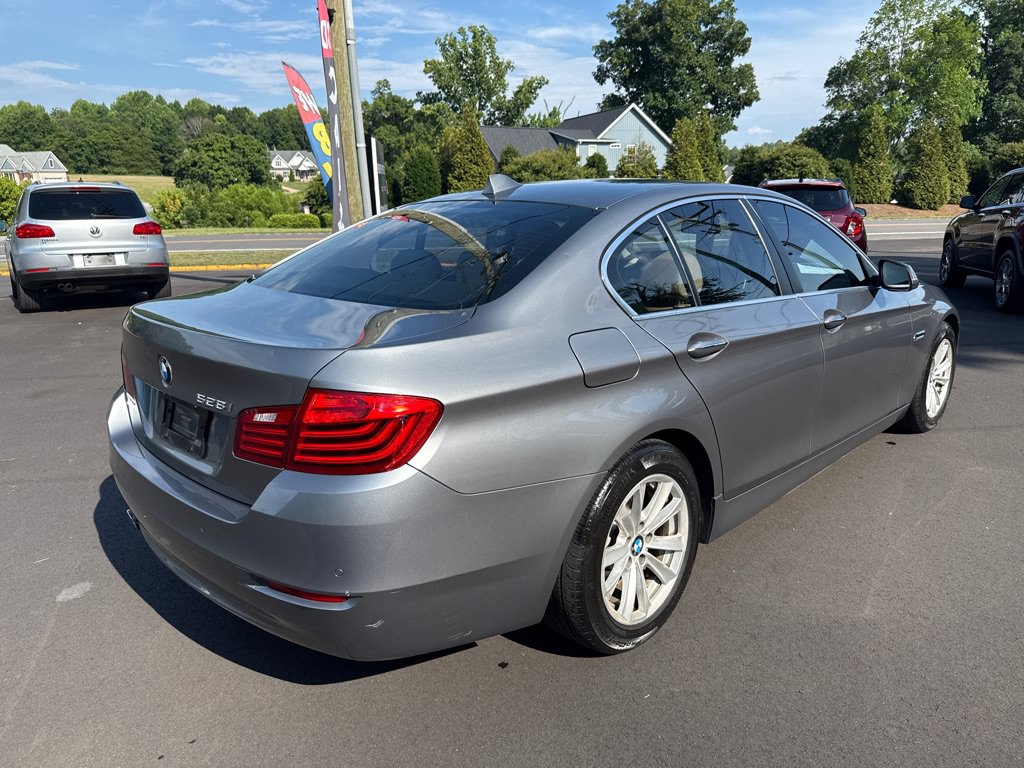 Used 2016 BMW 528i Sedan RWD image 2