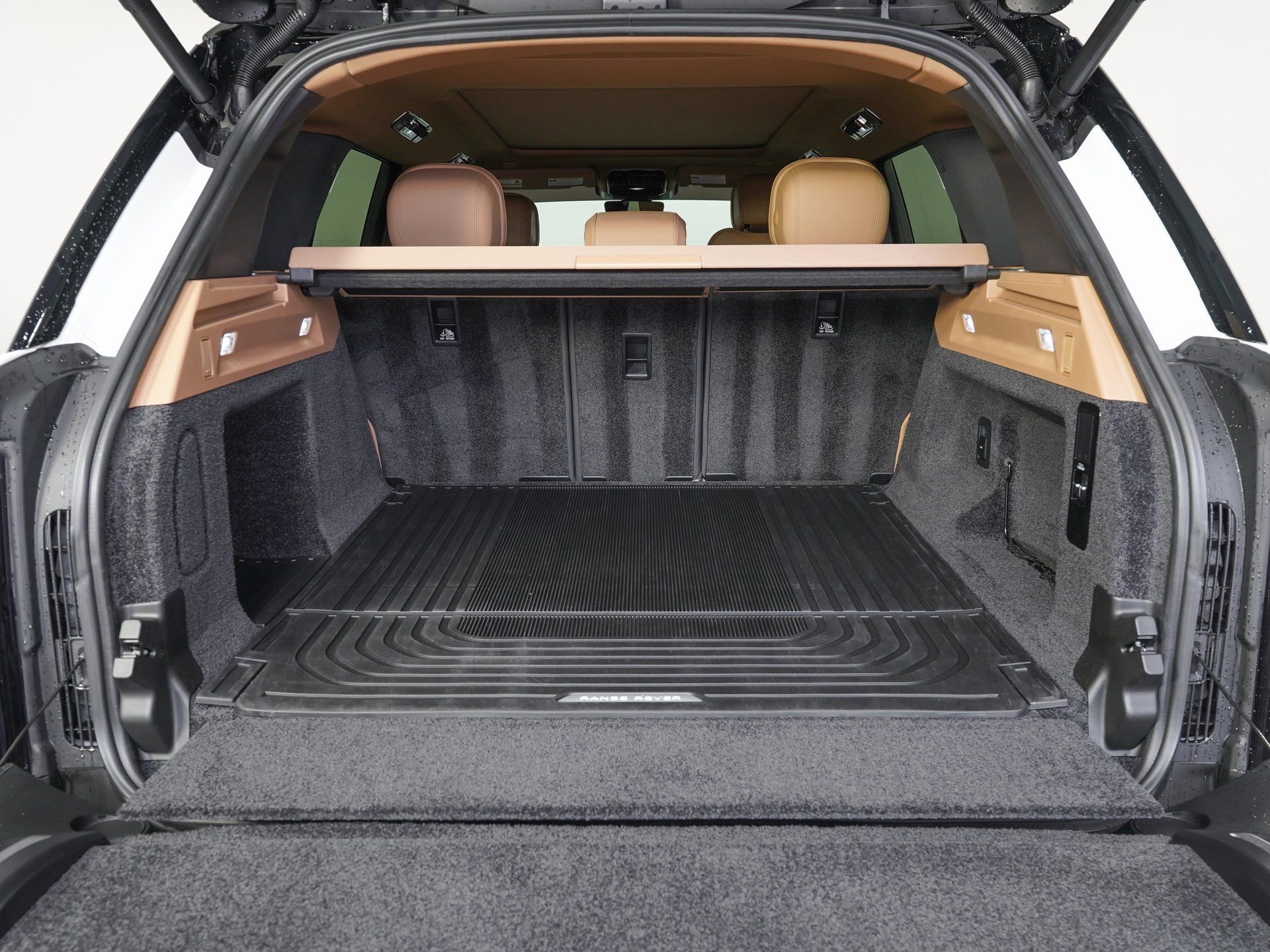 Used 2025 Land Rover Range Rover SE image 11