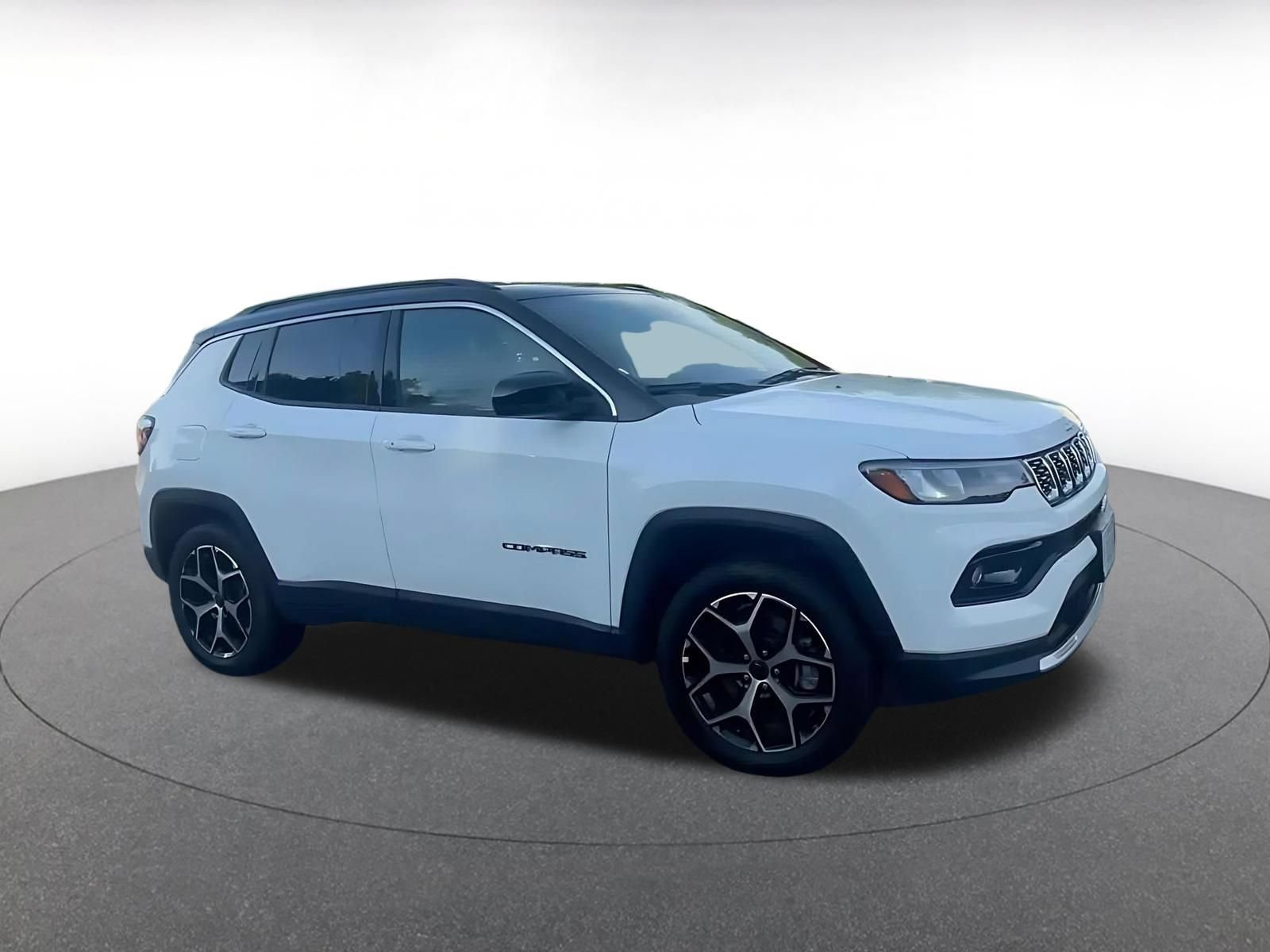 Used 2025 Jeep Compass Limited AWD/4WD image 2