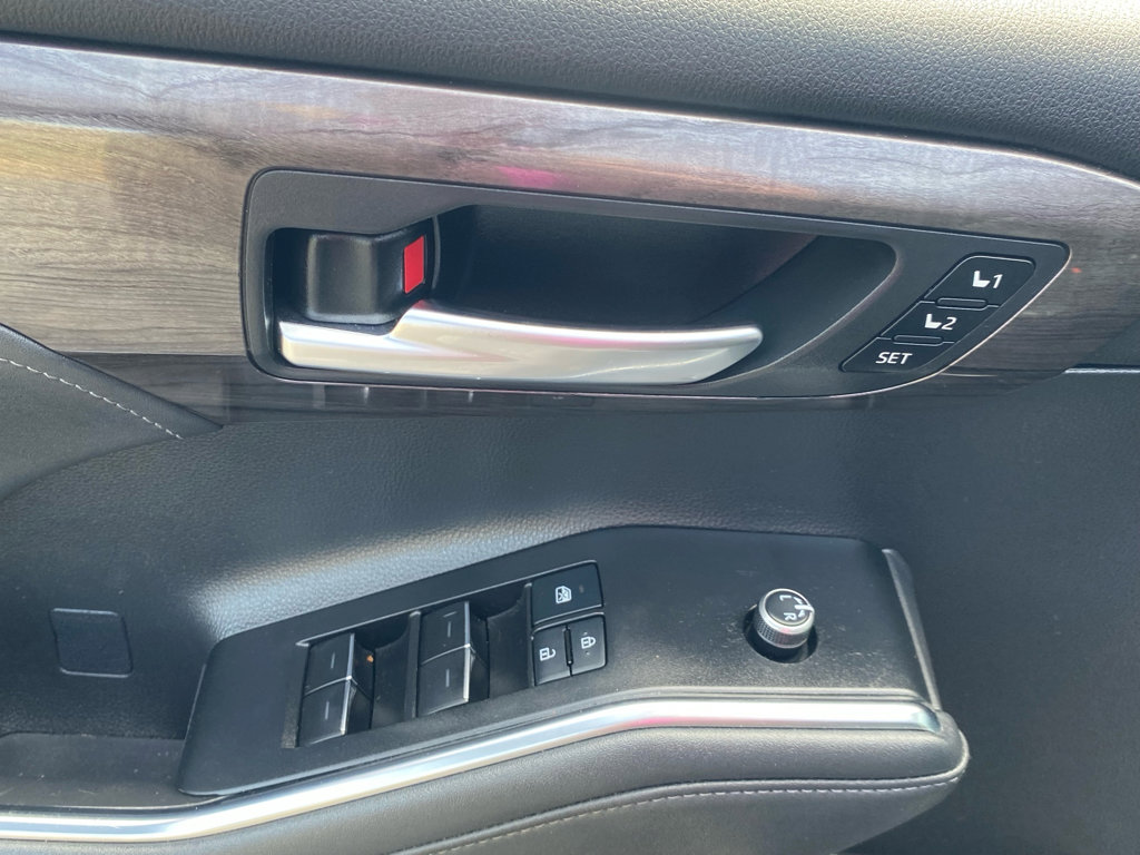 Used 2021 Toyota Highlander Platinum image 20