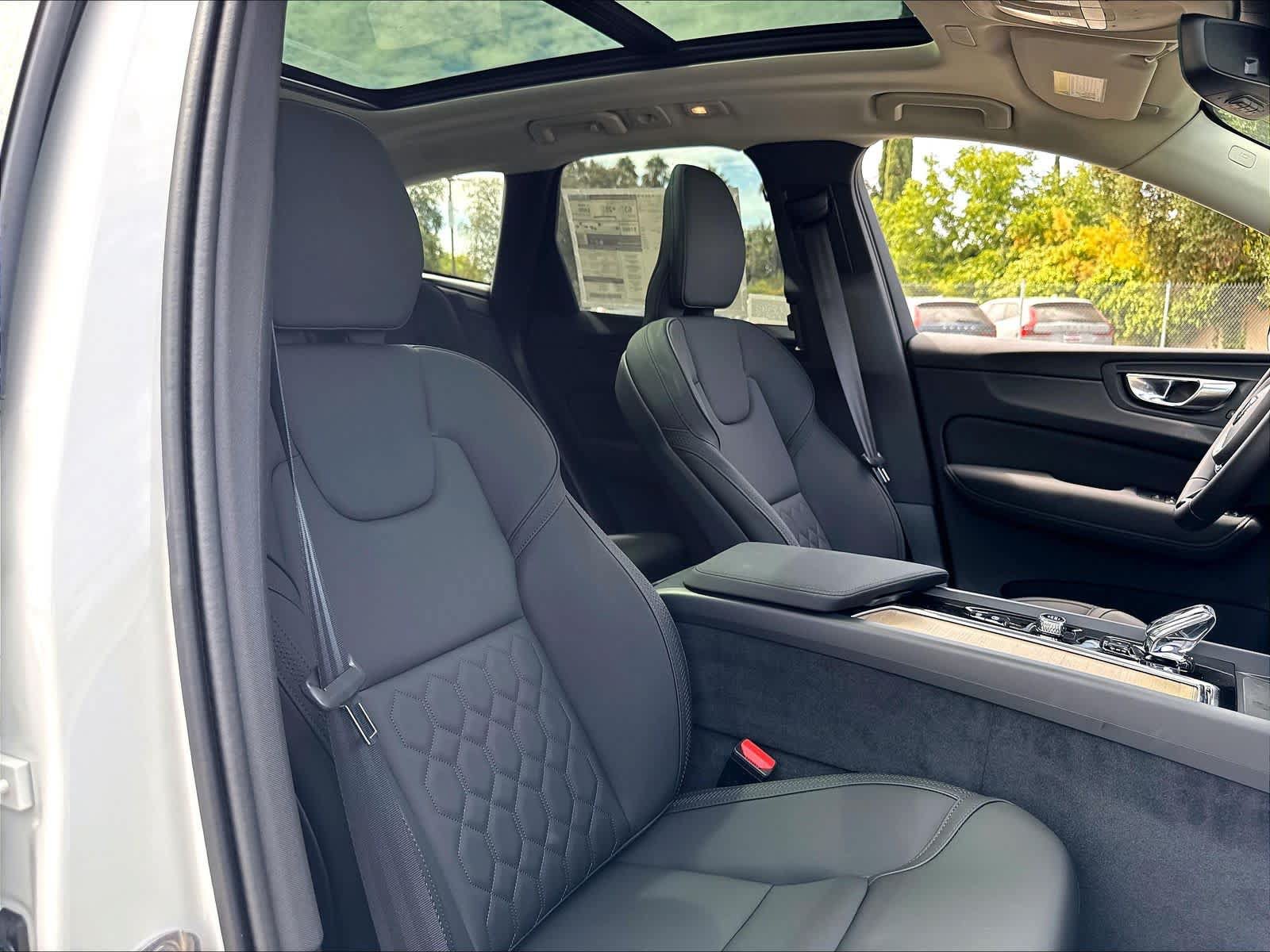 New 2026 Volvo XC60 T8 Plus AWD/4WD image 31