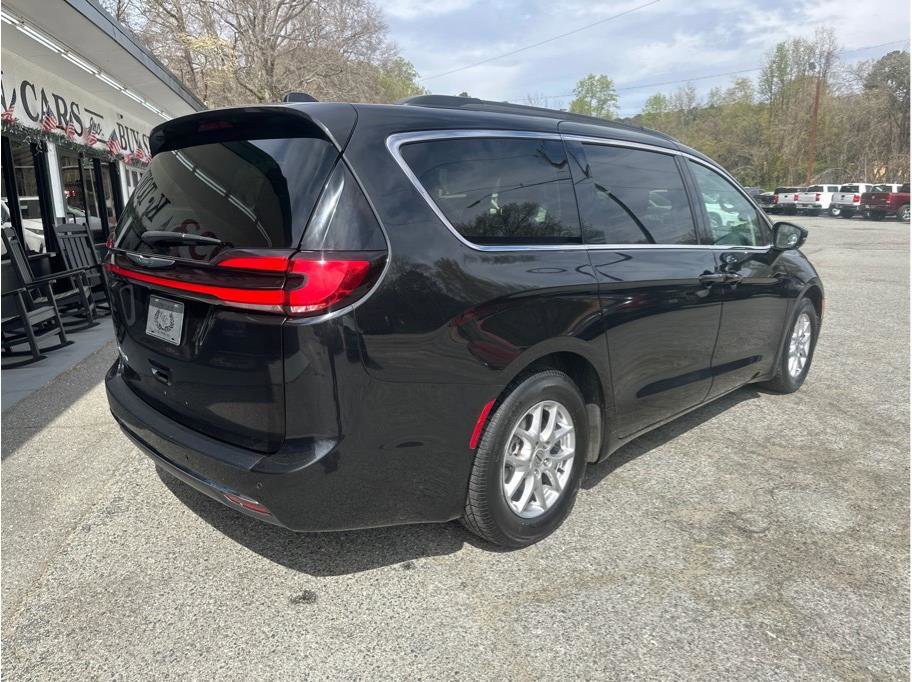 Used 2022 Chrysler Pacifica Touring-L image 6