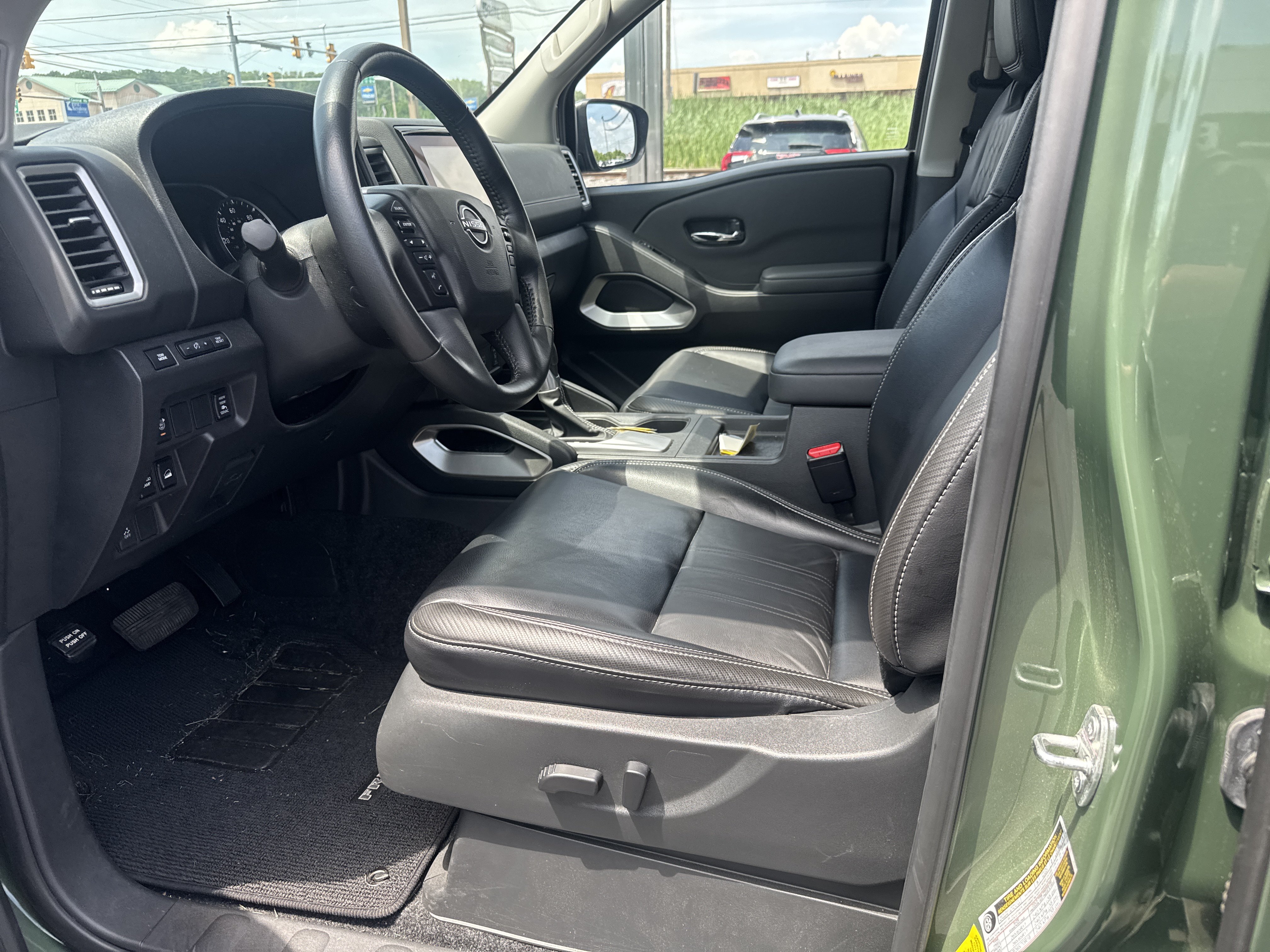 Used 2024 Nissan Frontier SL w/ Technology Package AWD/4WD image 12