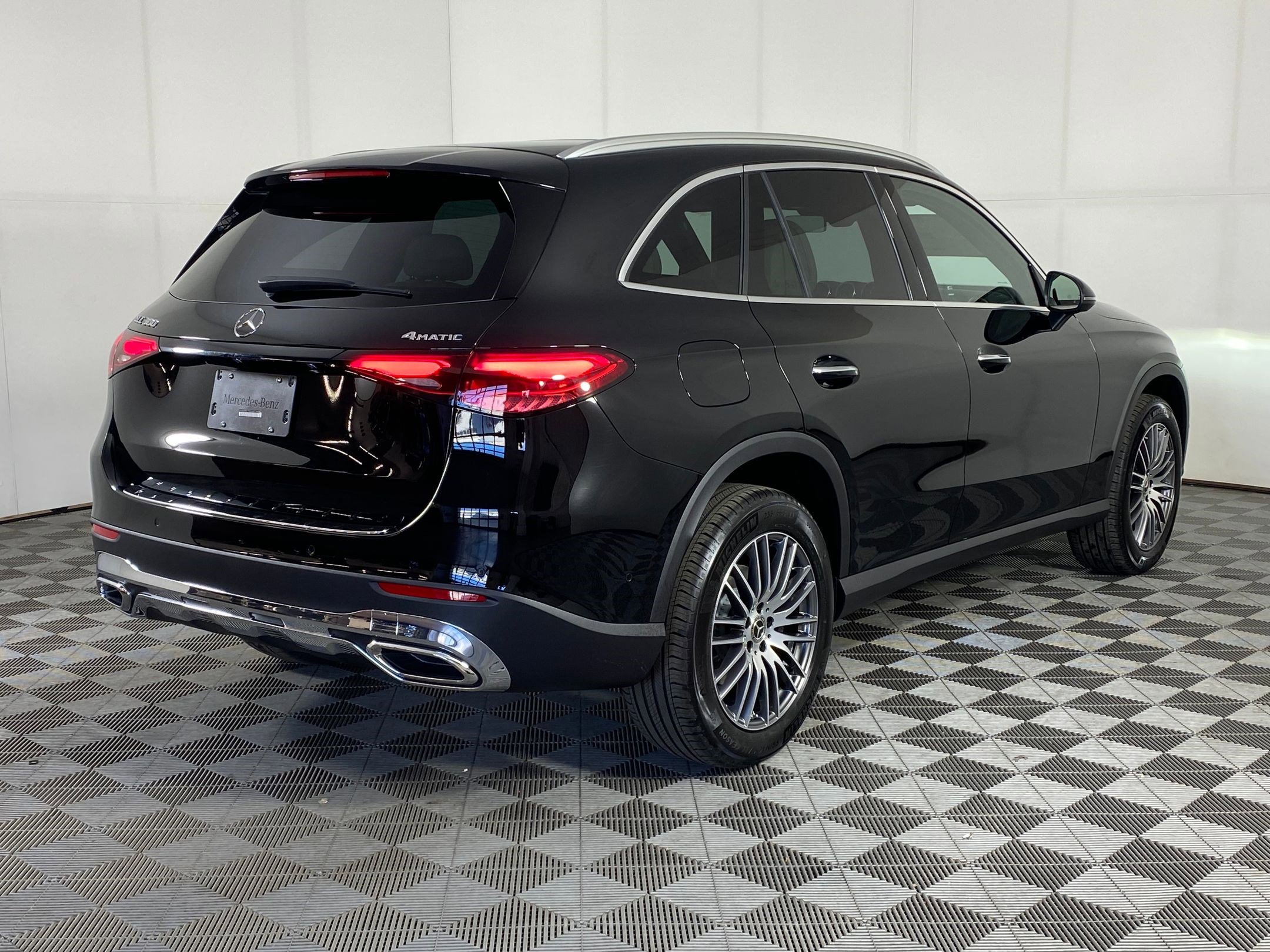 Used 2026 Mercedes-Benz GLC 300 4MATIC image 8