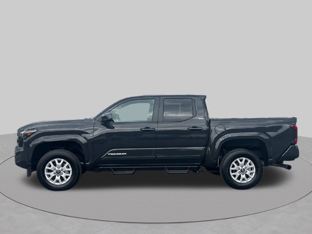 Used 2025 Toyota Tacoma SR5 AWD/4WD image 5