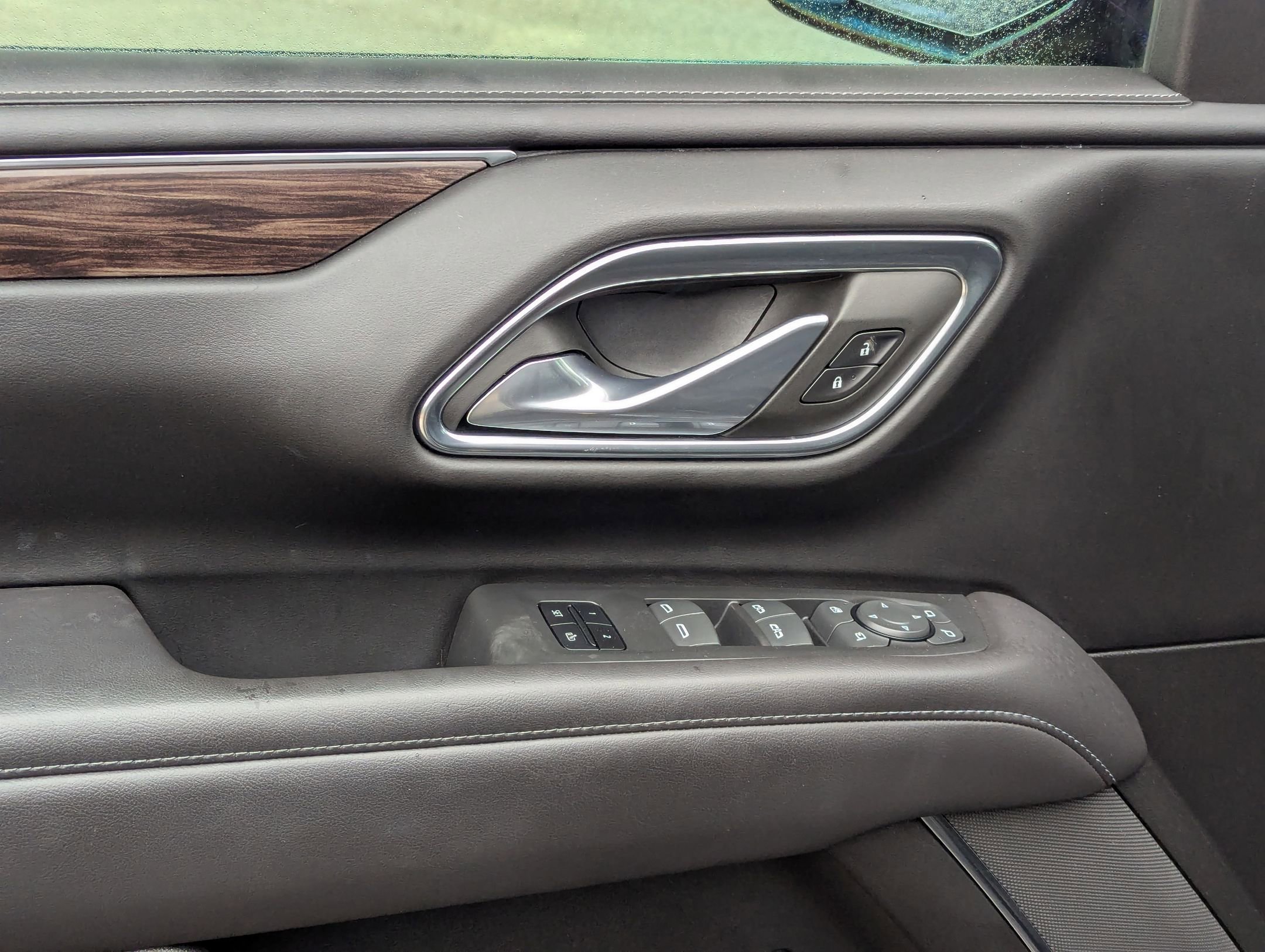 Used 2023 Chevrolet Tahoe Z71 w/ Luxury Package image 12