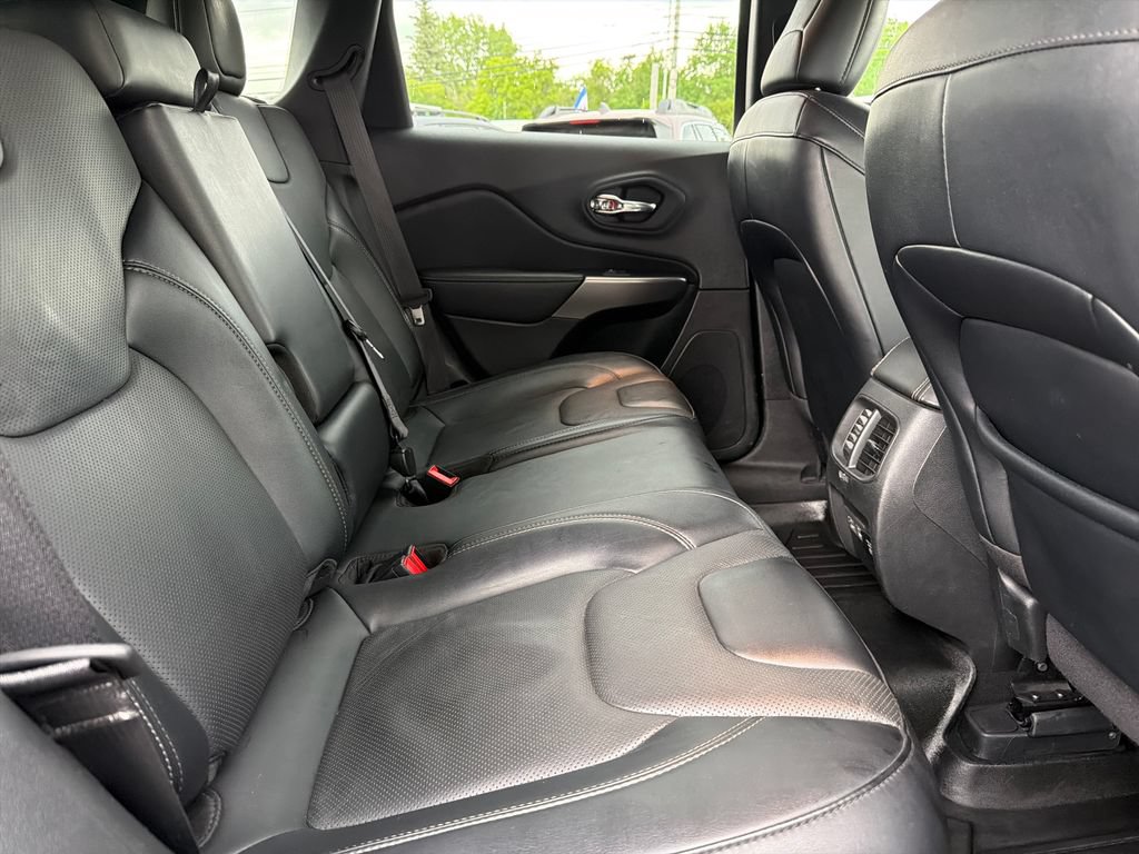 Used 2022 Jeep Cherokee Limited AWD/4WD image 35
