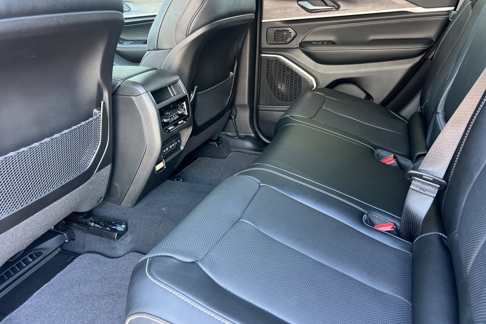 New 2026 Jeep Grand Cherokee Limited AWD/4WD image 12