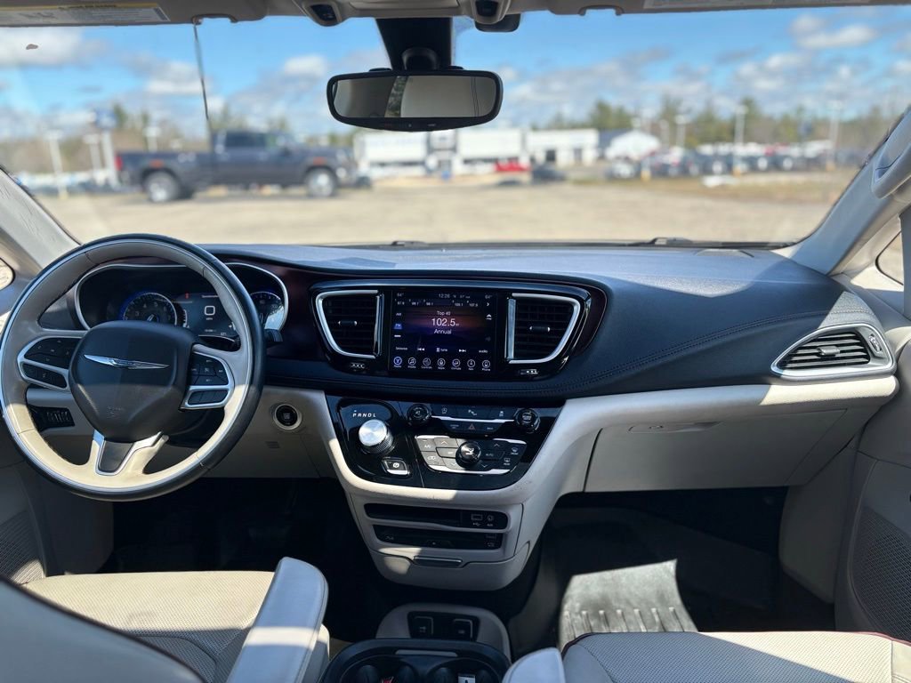 Used 2017 Chrysler Pacifica Limited w/ UConnect Theater Package image 28