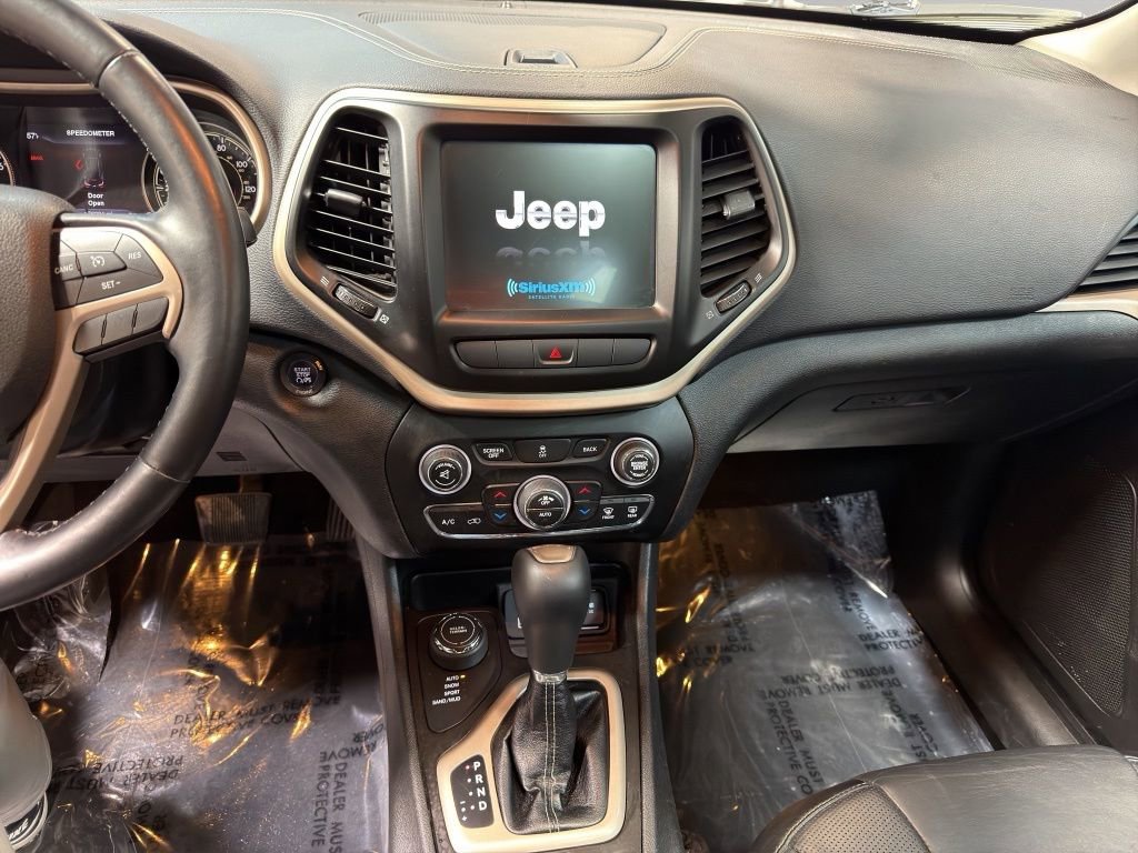 Used 2014 Jeep Cherokee Limited w/ Luxury Group AWD/4WD image 13