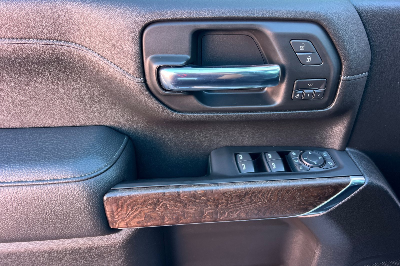 Used 2020 GMC Sierra 3500 Denali w/ Denali Ultimate Package image 12