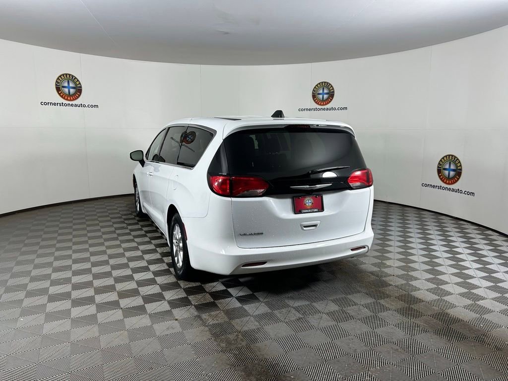 Used 2023 Chrysler Voyager LX FWD image 16