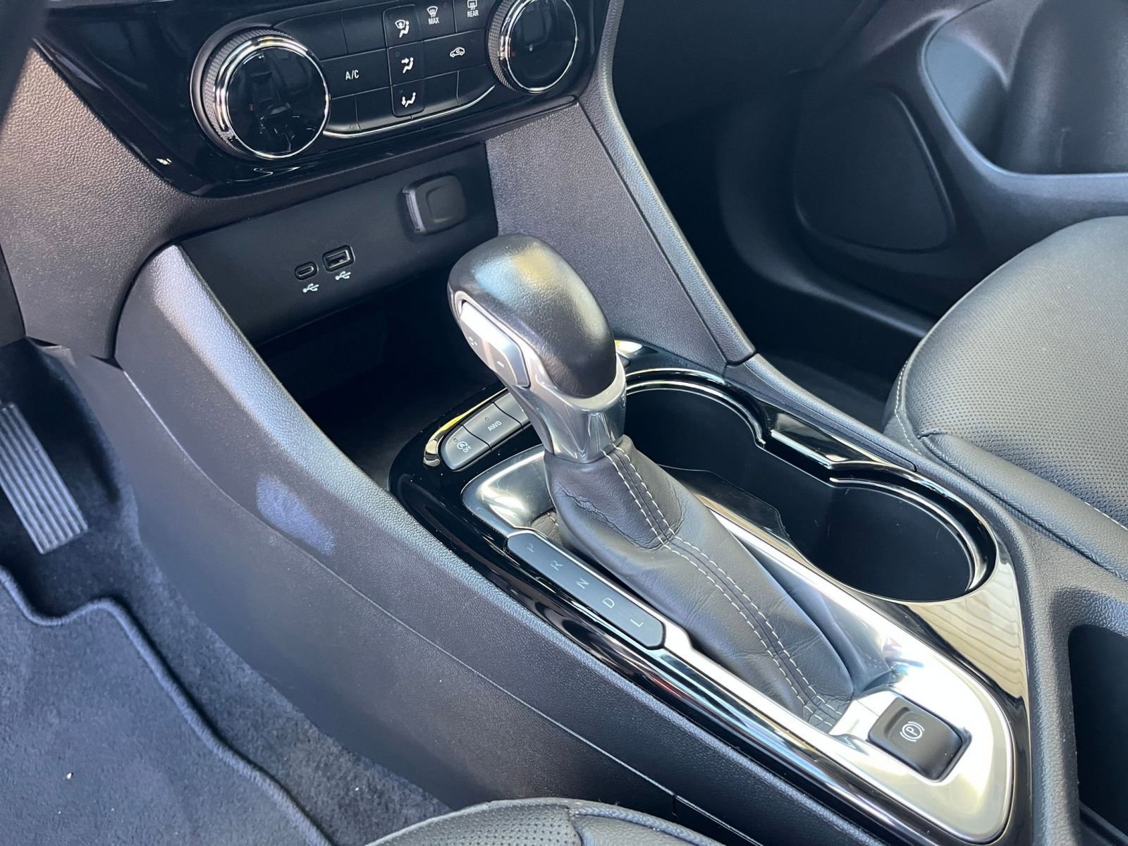 Used 2024 Buick Encore GX Sport Touring image 40