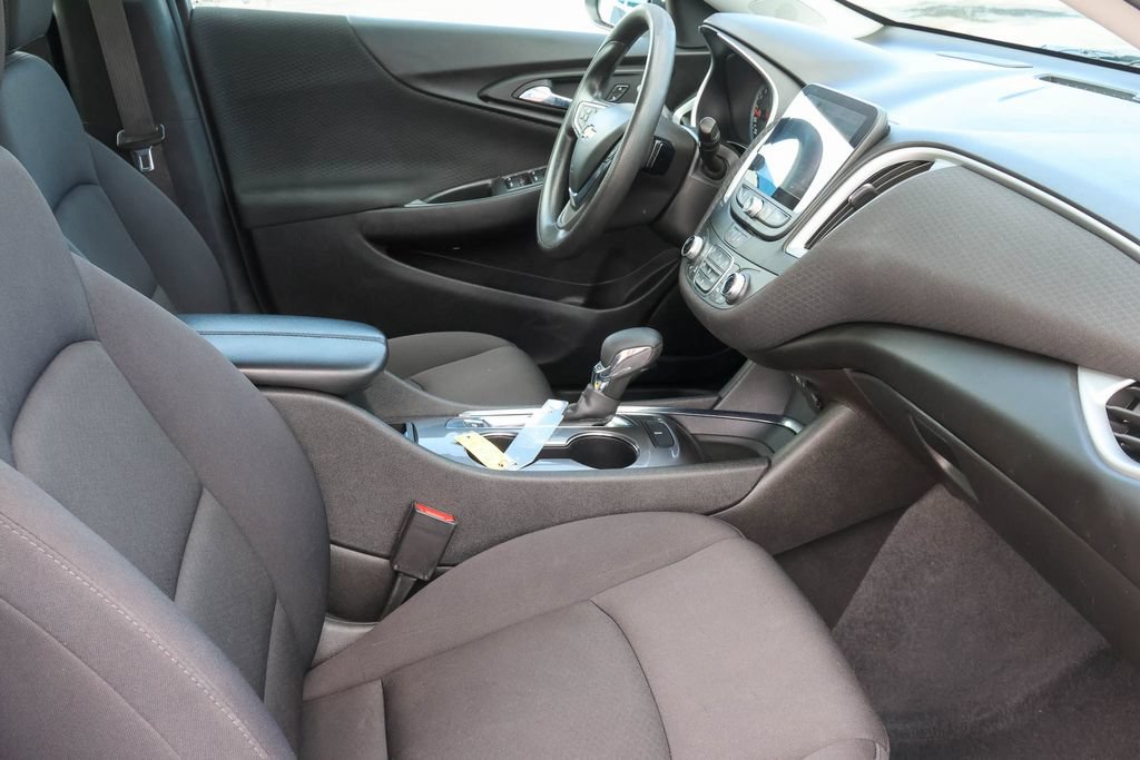 Used 2023 Chevrolet Malibu LT FWD image 13