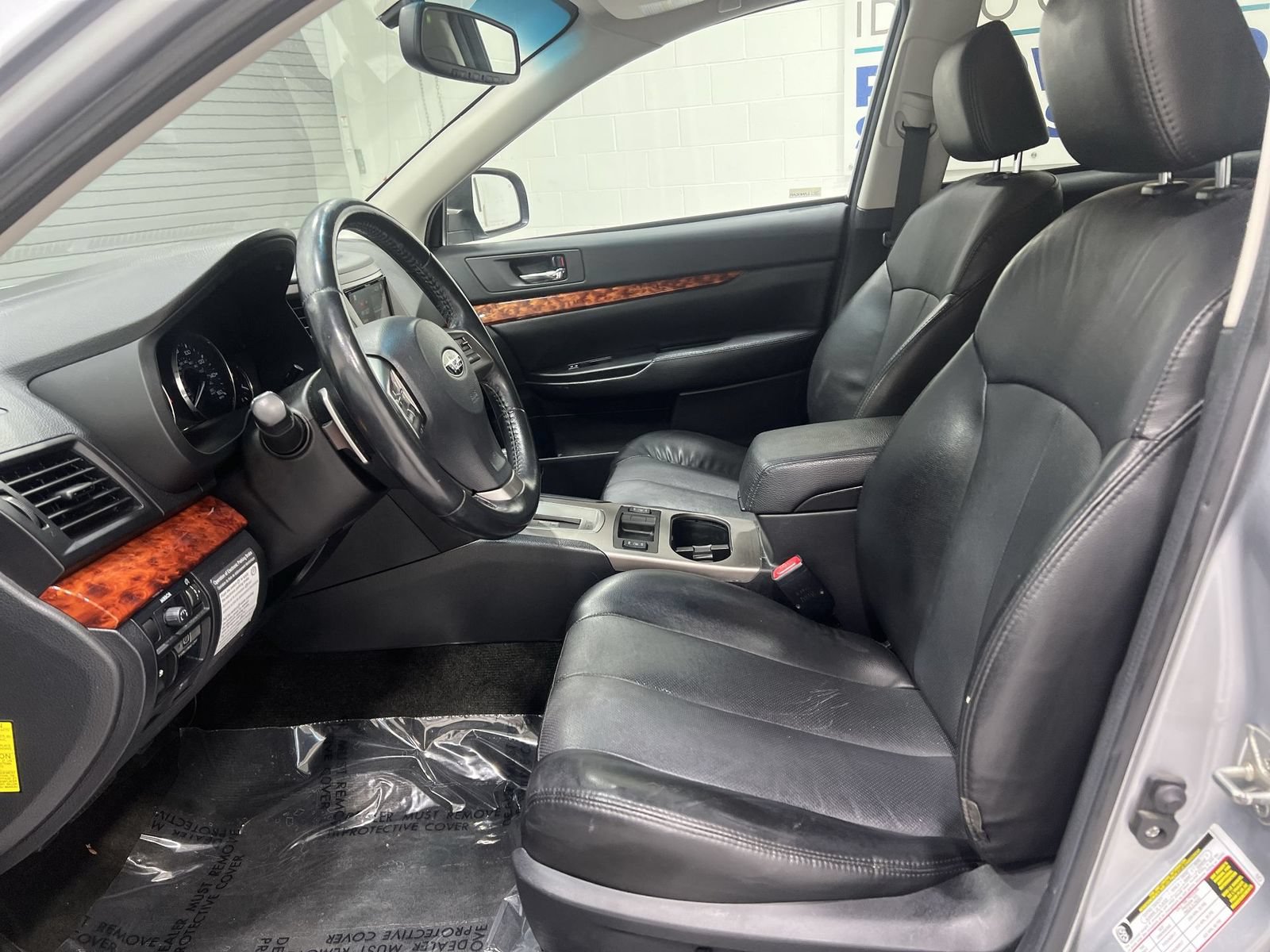 Used 2012 Subaru Outback 3.6R Limited w/ Moonroof Pkg AWD/4WD image 11