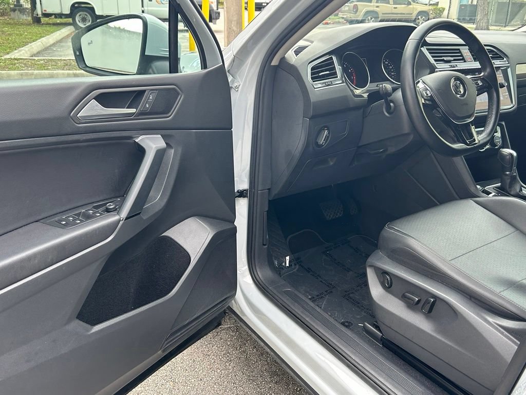 Used 2019 Volkswagen Tiguan SE AWD/4WD image 15