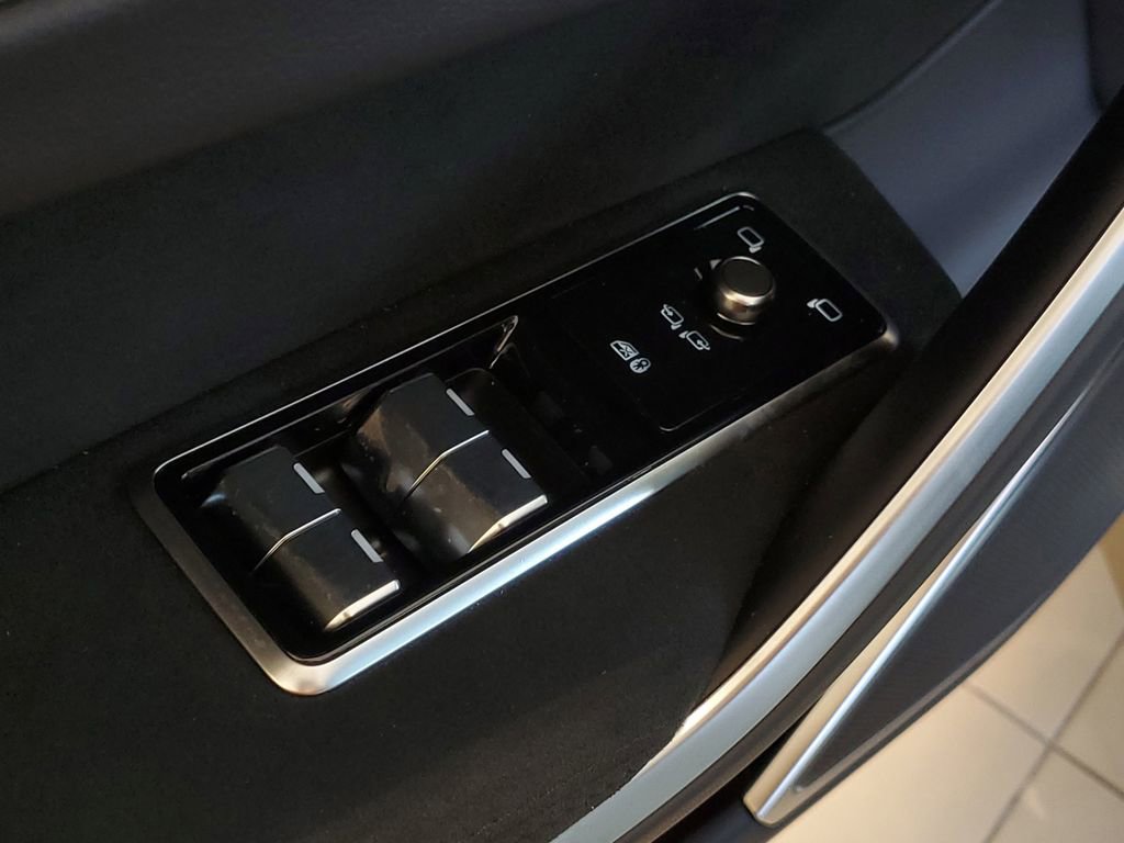 New 2026 Jaguar F-PACE SVR image 14