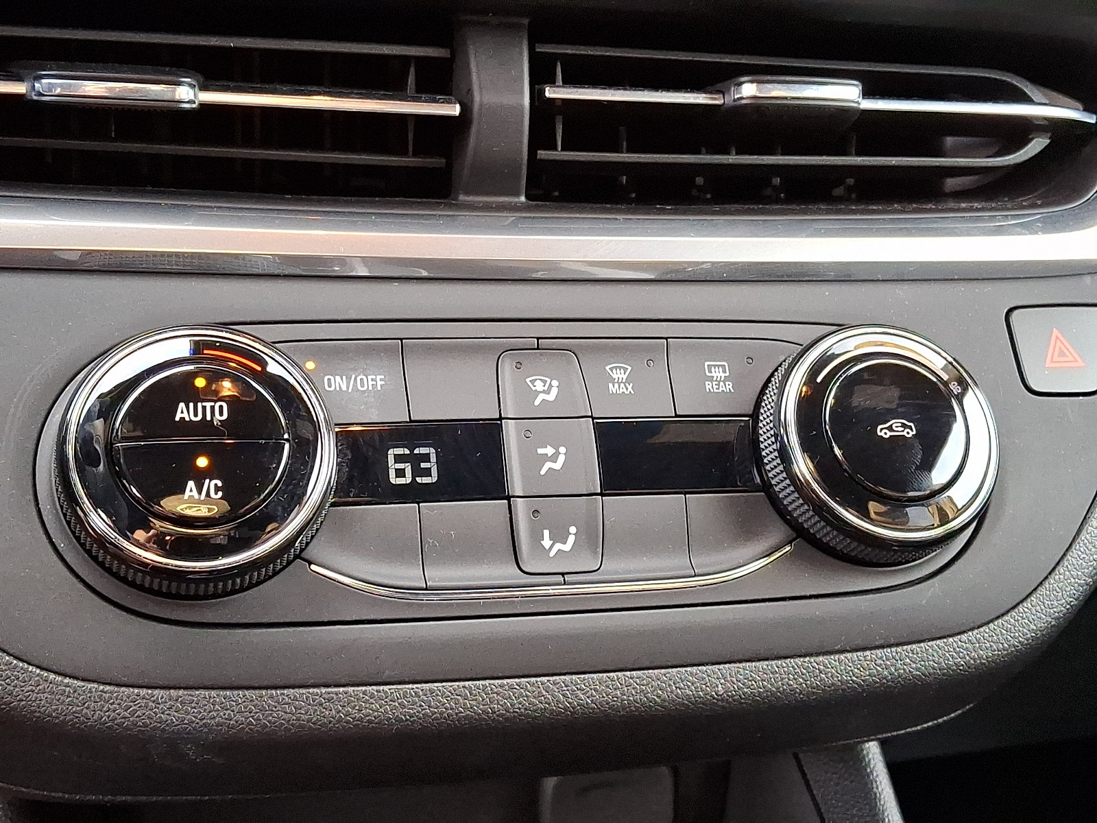 Certified 2024 Buick Envista Preferred FWD image 18