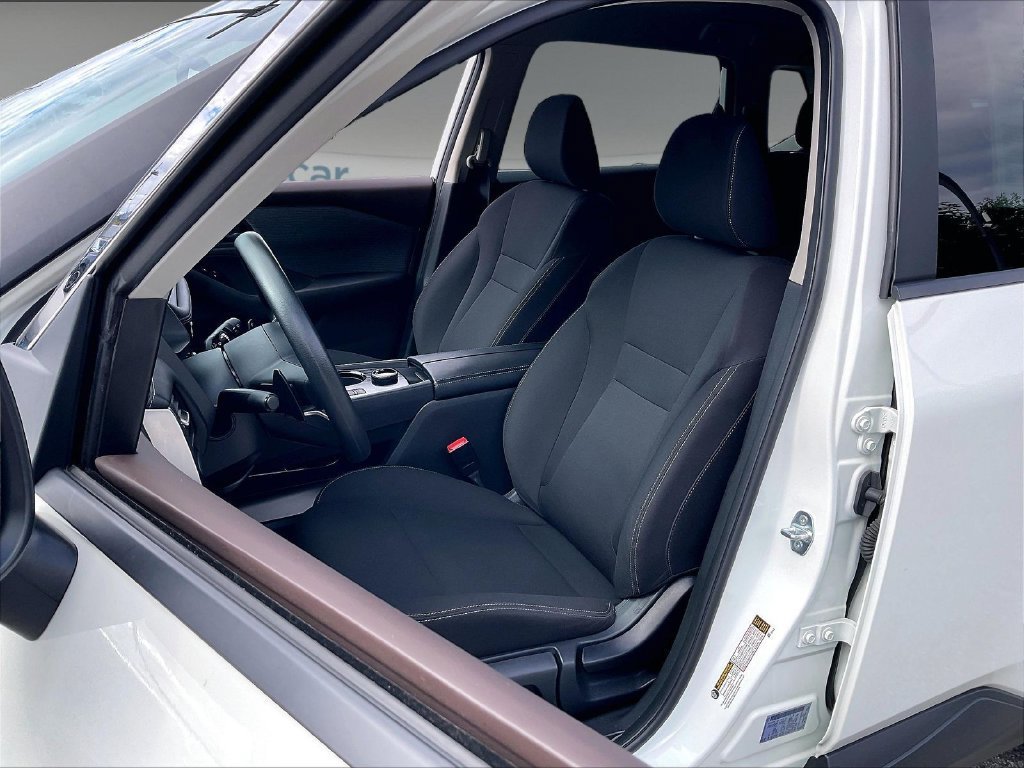 Used 2023 Nissan Rogue S AWD/4WD image 9