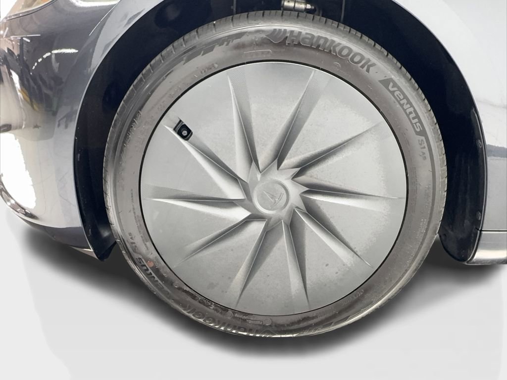 Used 2025 Tesla Model 3 image 9