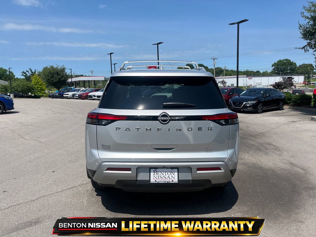 Used 2025 Nissan Pathfinder SL FWD image 7