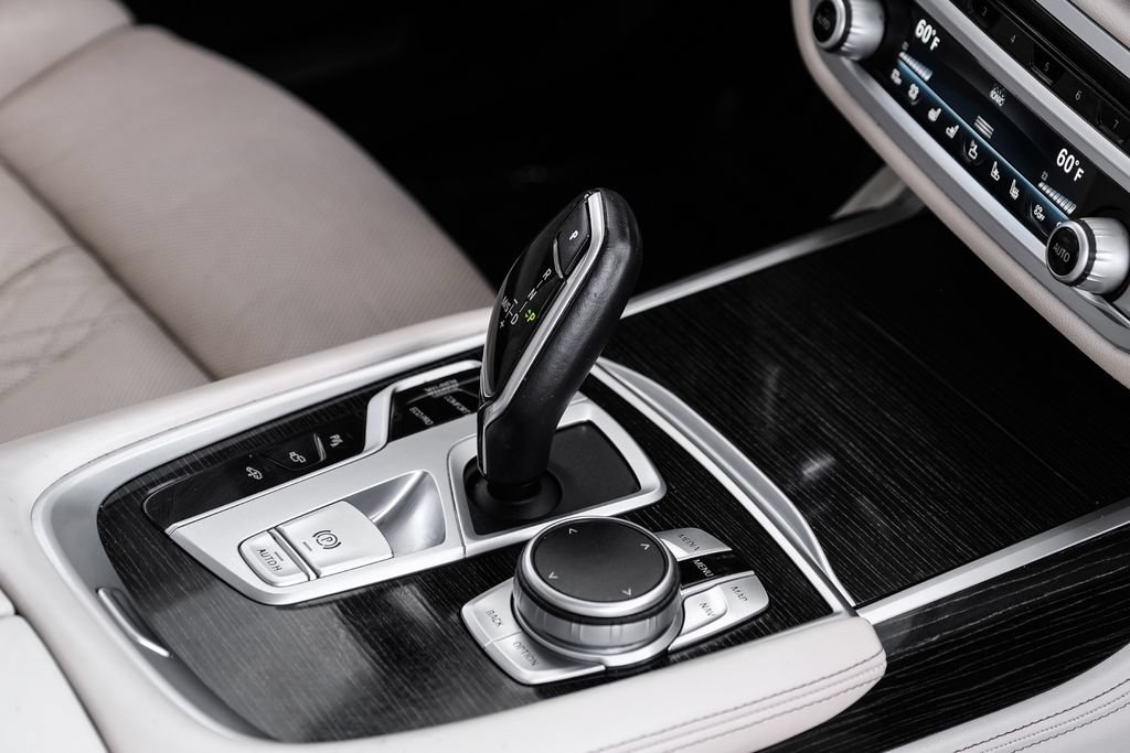 Used 2020 BMW 740i w/ Premium Package RWD image 23