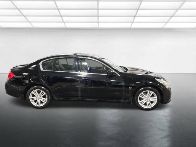 Used 2015 INFINITI Q40 AWD w/ Moonroof Package image 3