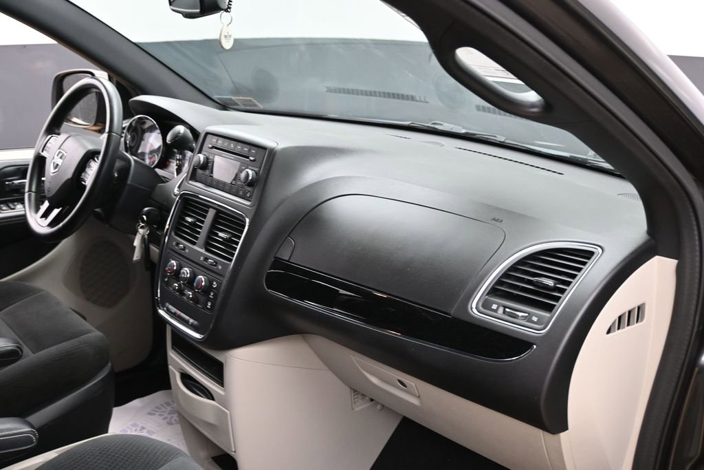Used 2016 Dodge Grand Caravan SE FWD image 35