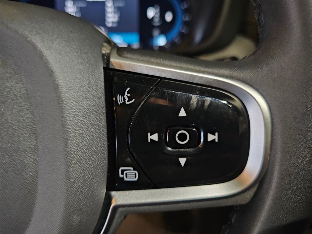 Certified 2025 Volvo XC60 B5 Ultra AWD/4WD image 22