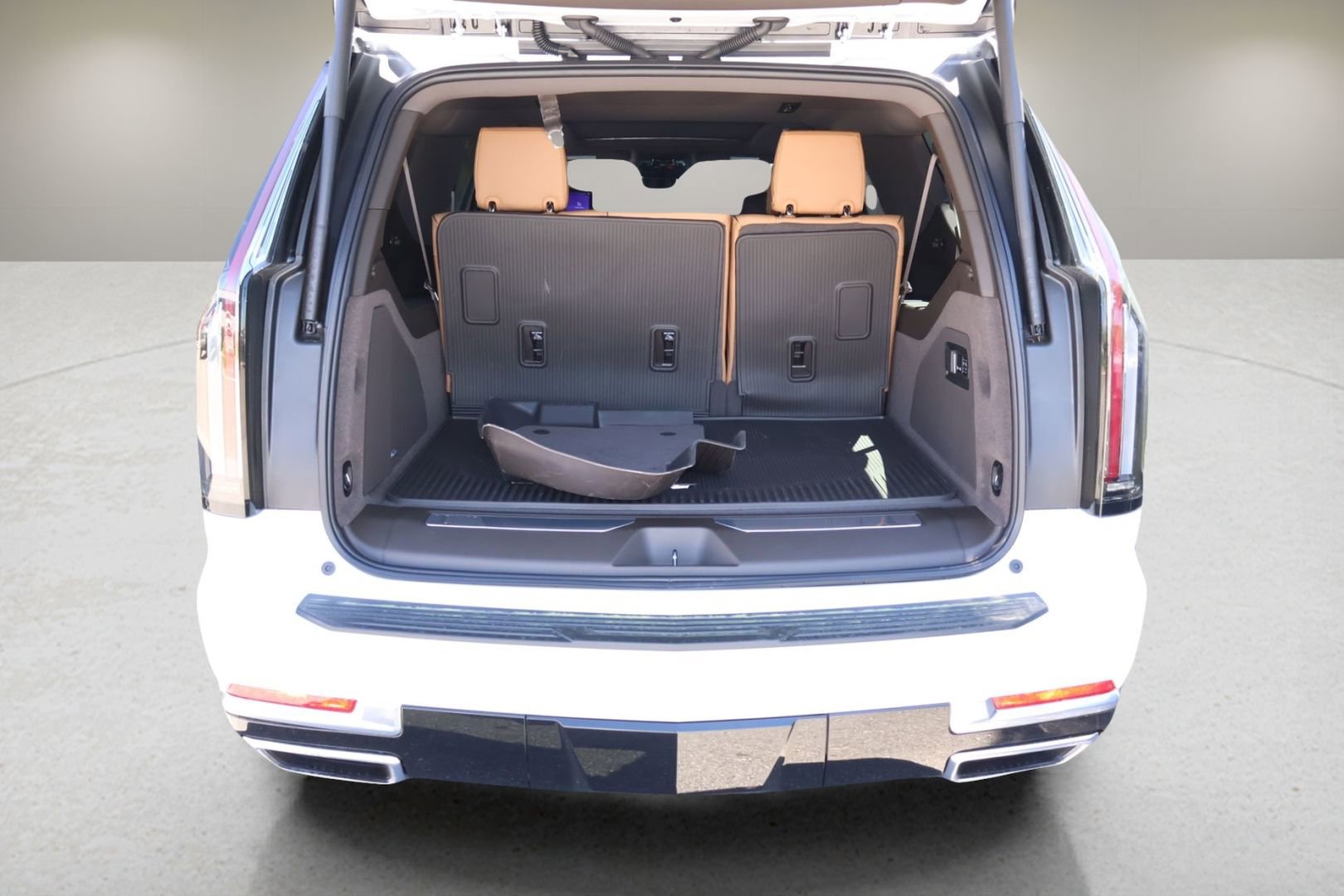 New 2026 Cadillac Escalade ESV Luxury w/ LPO, Floor Liner Package RWD image 17