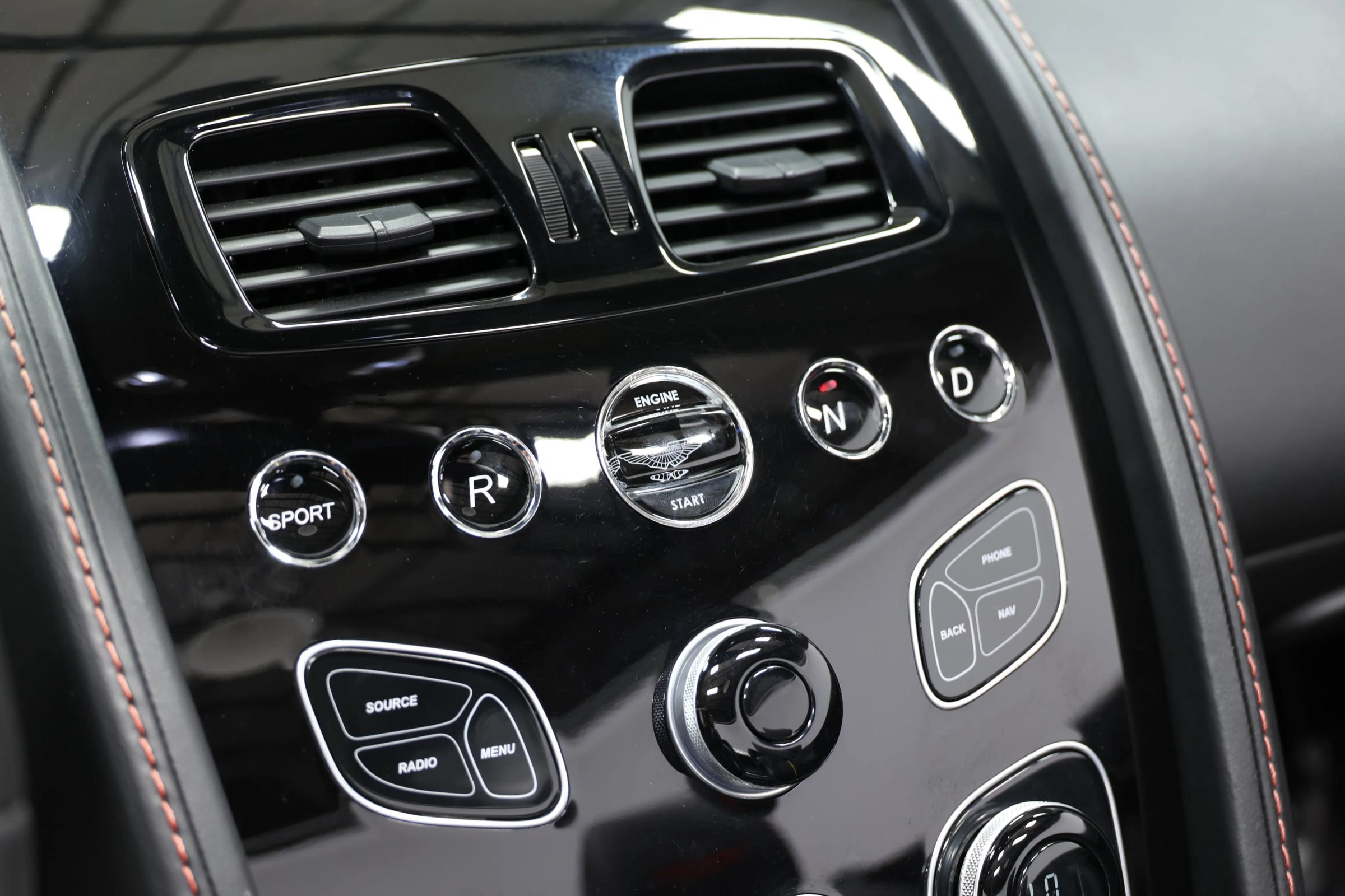 Used 2016 Aston Martin V8 Vantage GT RWD image 36