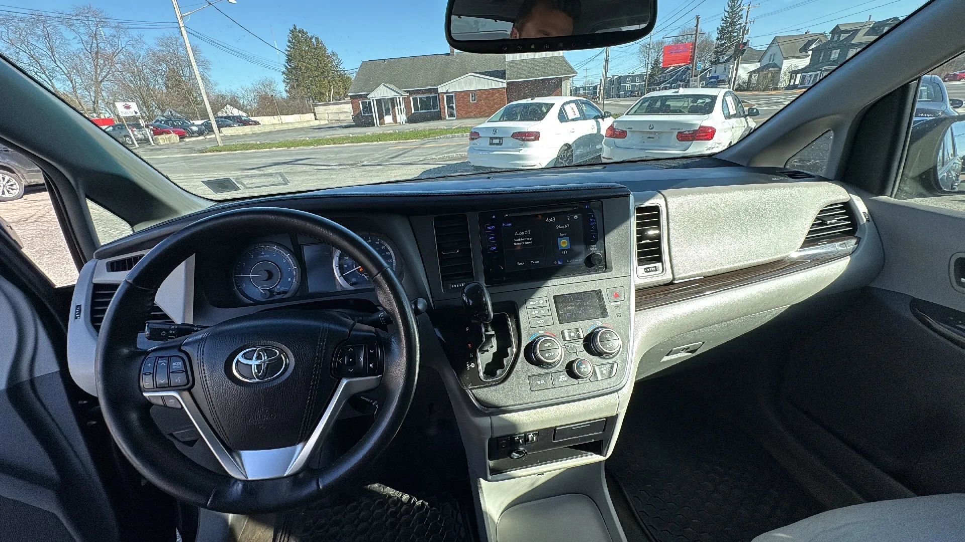 Used 2015 Toyota Sienna XLE image 20