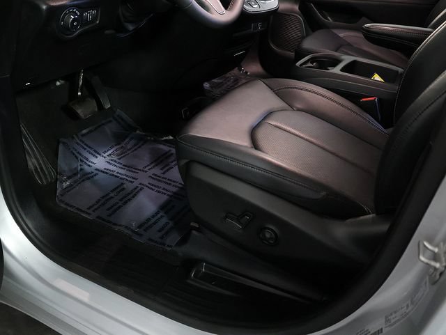Used 2026 Chrysler Pacifica Select FWD image 25