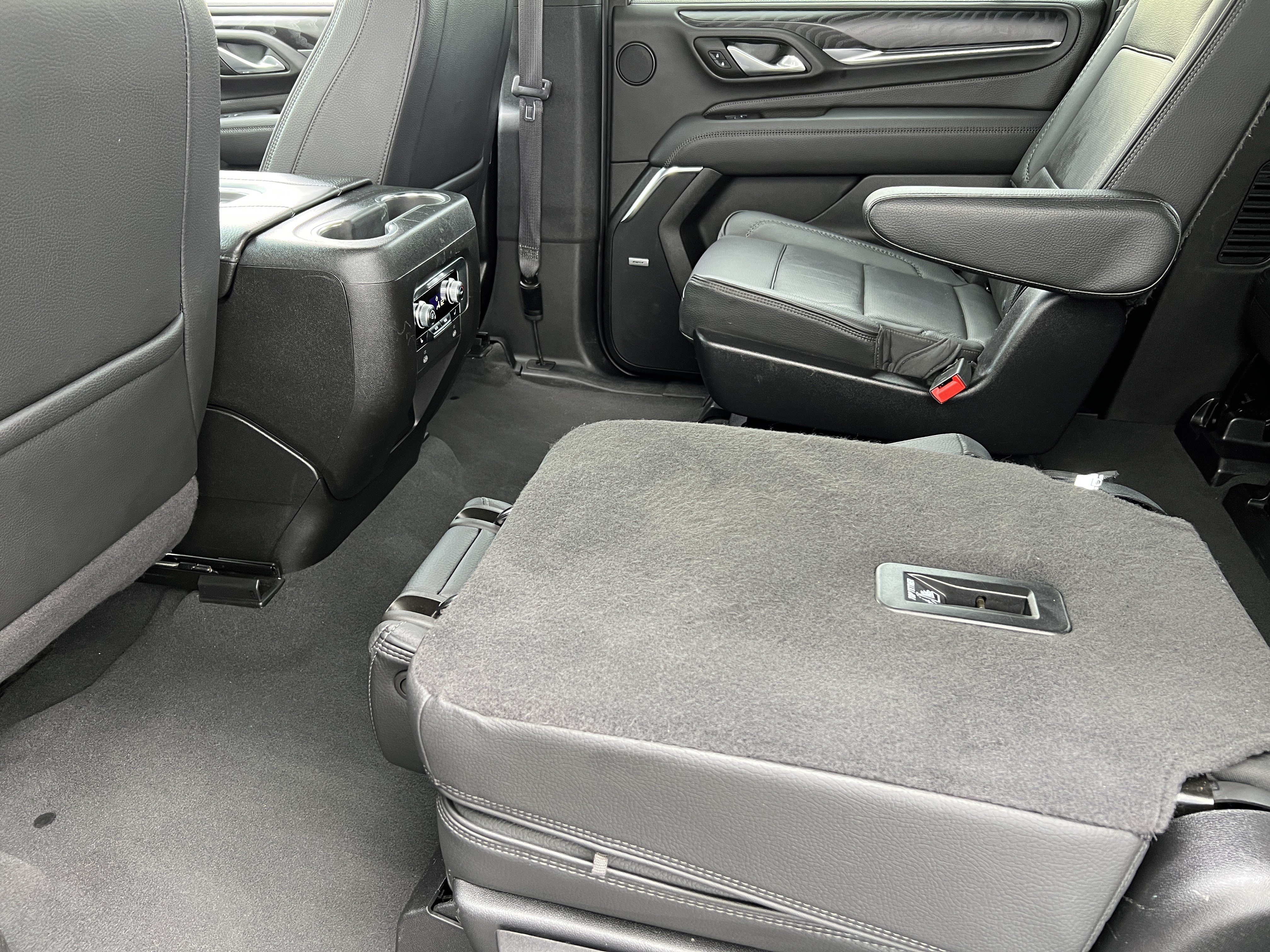 Used 2024 GMC Yukon XL Denali AWD/4WD image 17
