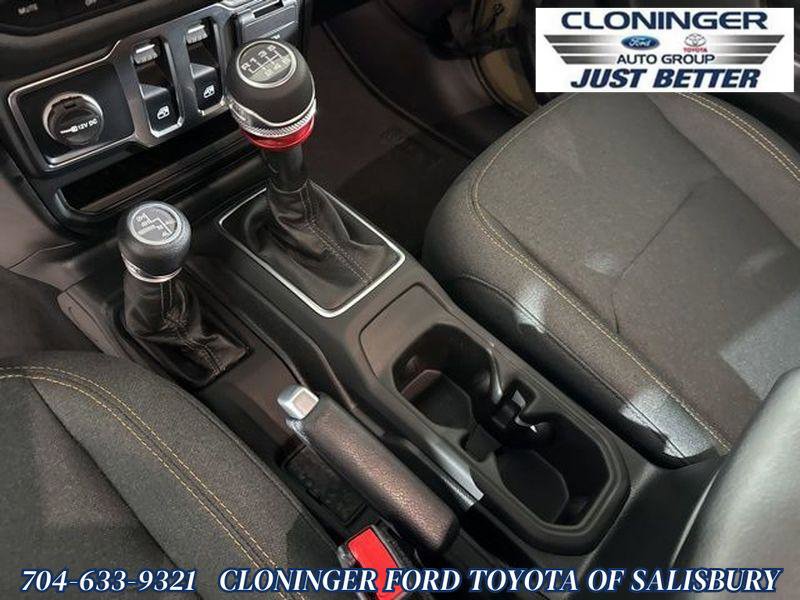 Used 2025 Jeep Wrangler Sport image 21