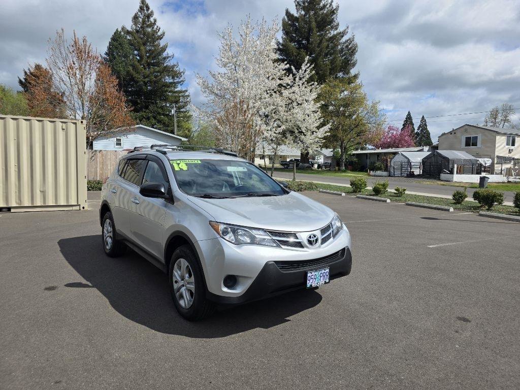 Used 2014 Toyota RAV4 LE AWD/4WD image 3