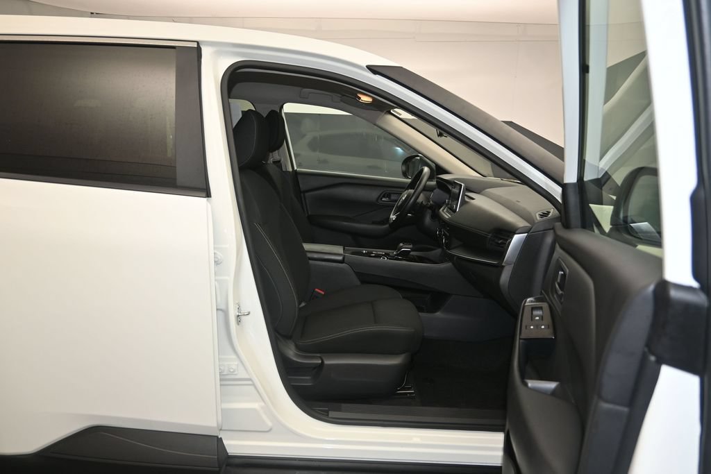 Used 2024 Nissan Rogue S FWD image 26