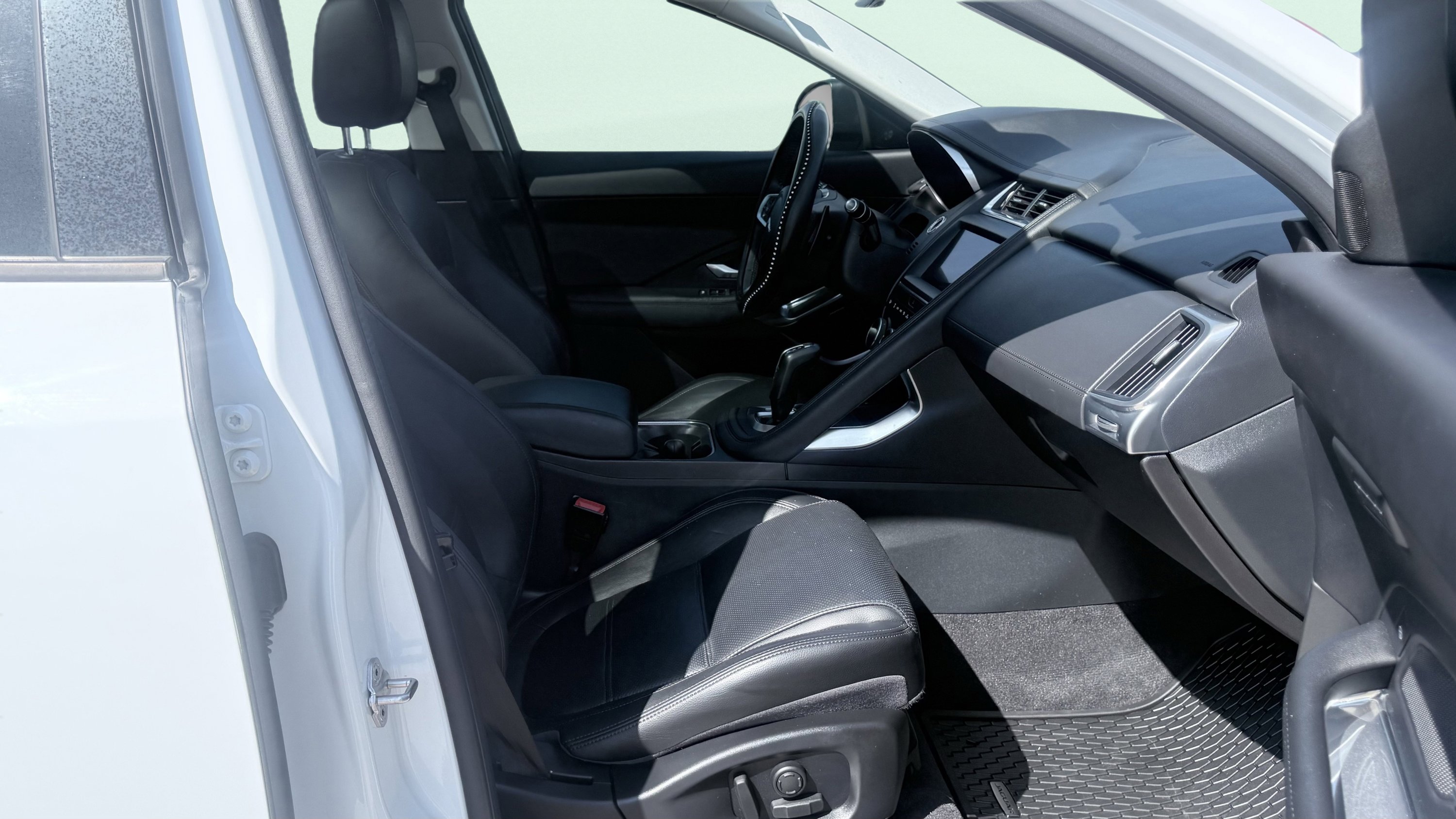 Used 2020 Jaguar E-PACE SE image 48