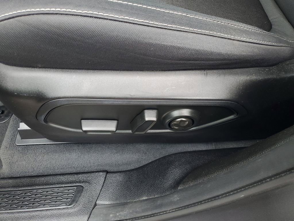 Used 2023 Jeep Grand Cherokee L Laredo image 7