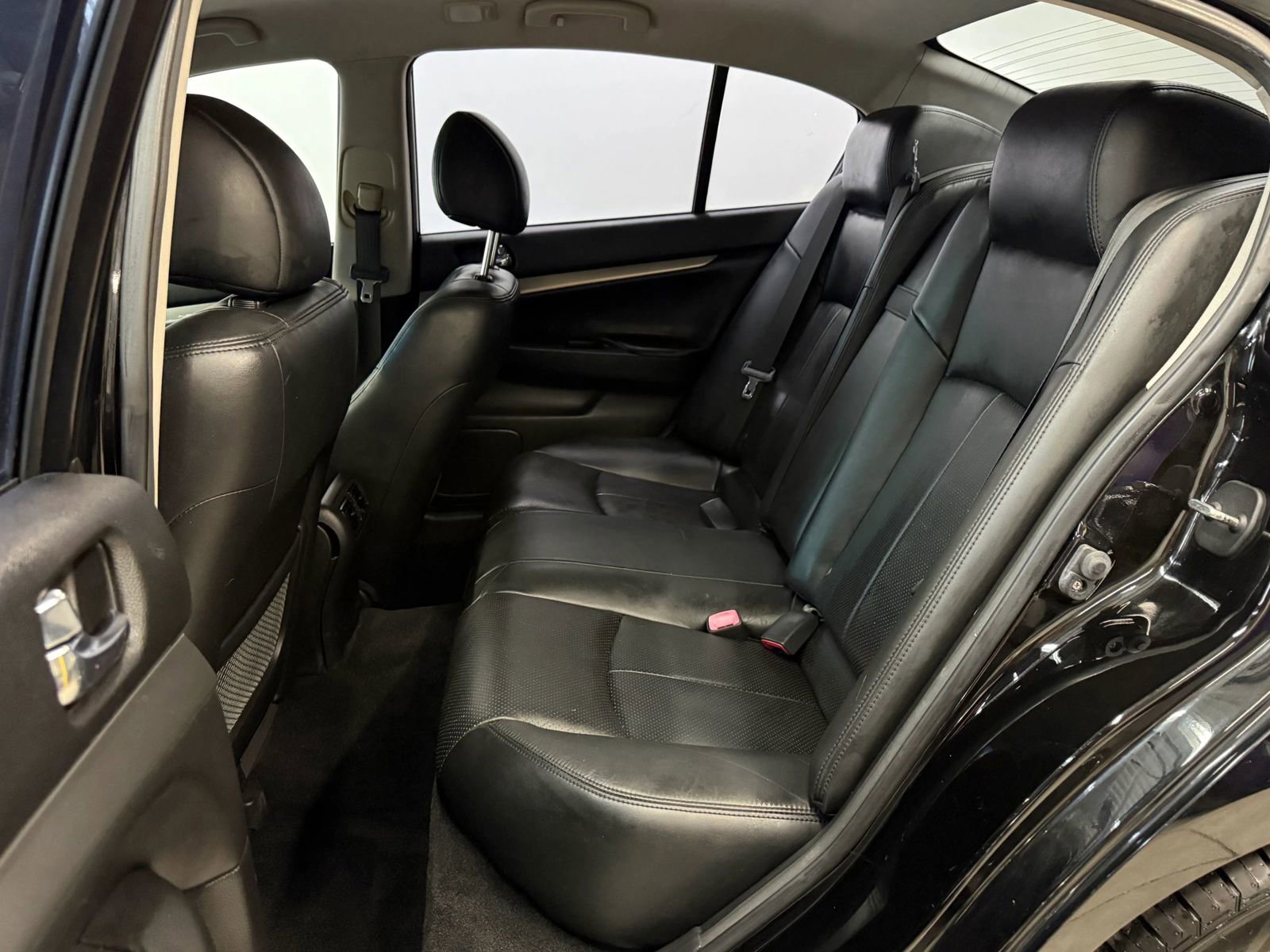 Used 2011 INFINITI G37 Journey image 18