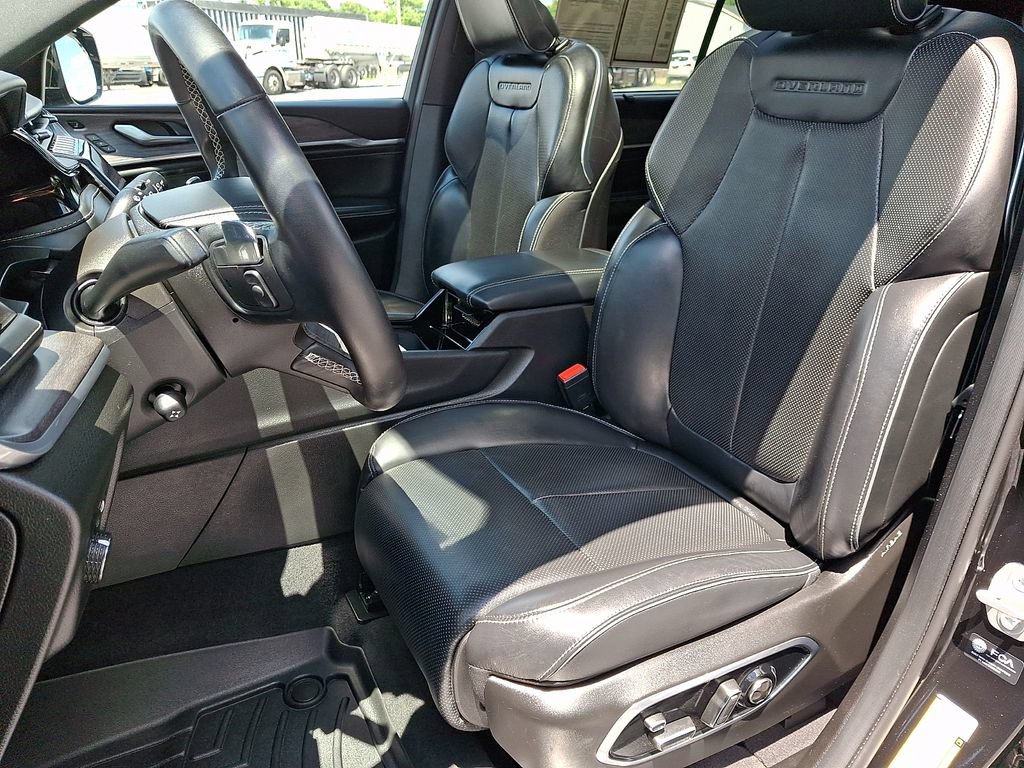 Used 2022 Jeep Grand Cherokee L Overland w/ Advanced Protech Group III AWD/4WD image 17