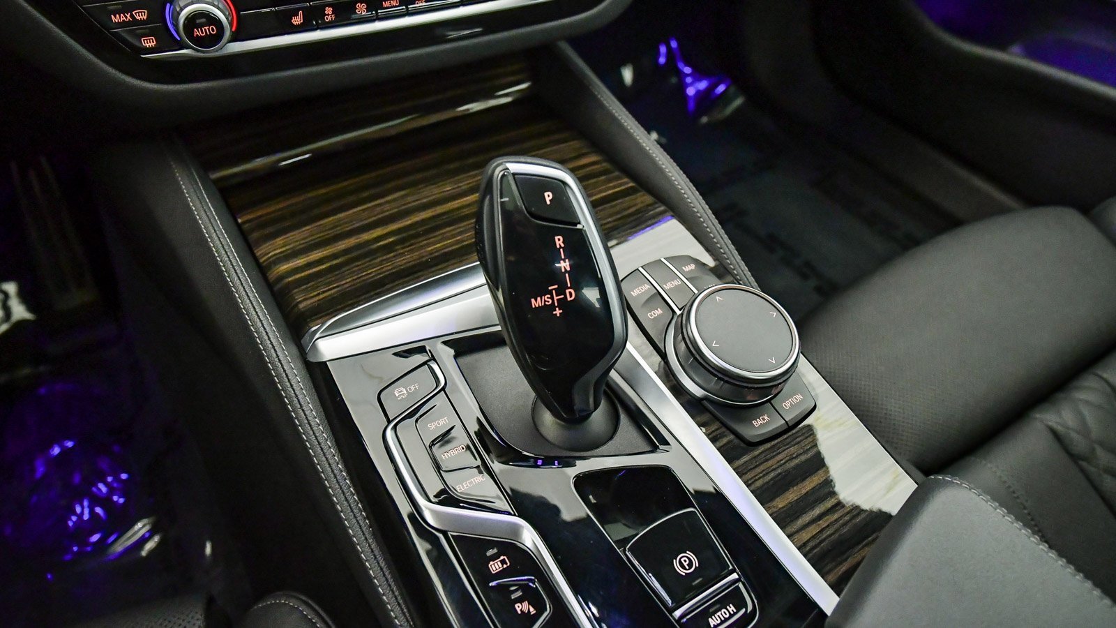 Certified 2022 BMW 530e w/ Premium Package image 26